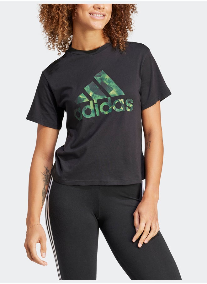 Adidas - تي شيرت بشعار كبير مزين برسومات زهور - Image 1
