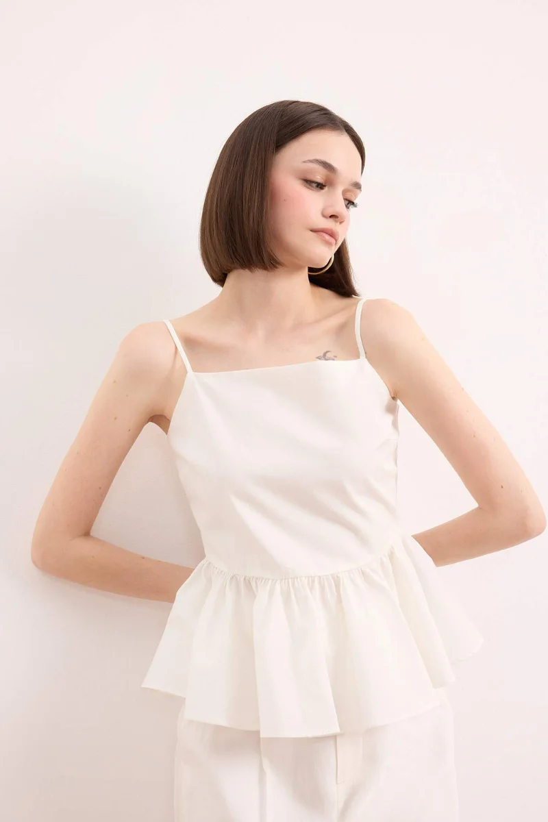 ديفاكتو Fitted Flounce Poplin Strappy White Blouse
