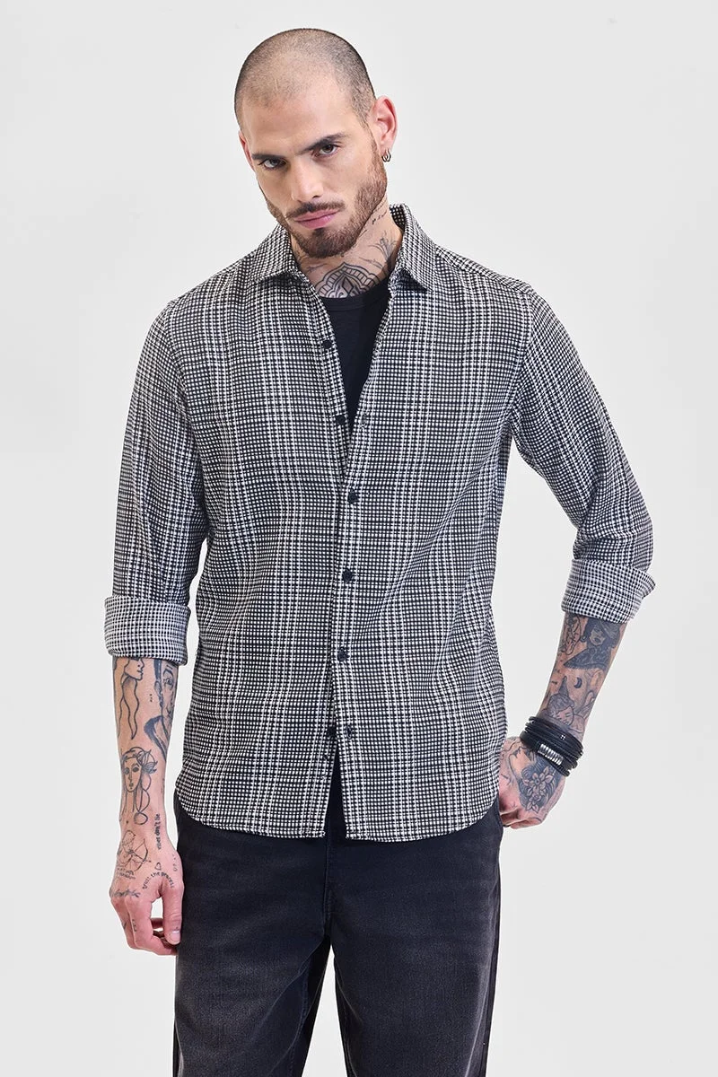 سنيتش قميص كاروهات أسود بقصة عادية