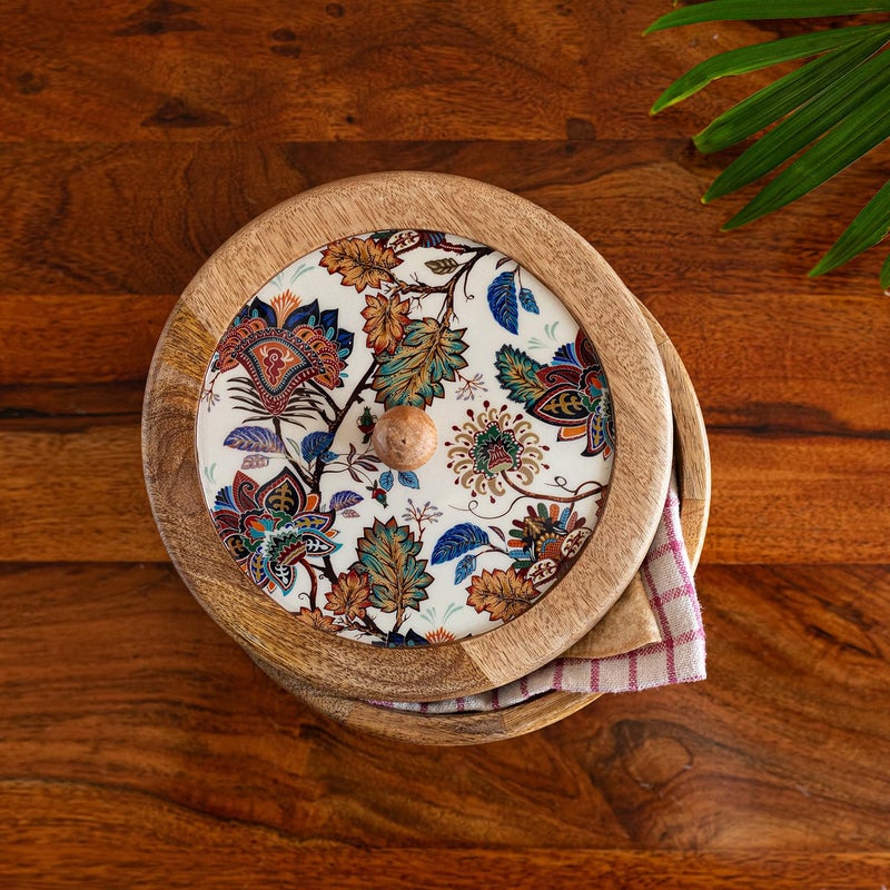 ExclusiveLane صندوق شباتي خشبي 'كرونكلز الزهور' للمطبخ مع غطاء (خشب مانجو، 8 بوصة، 1080 مل)|صندوق شباتي للحفاظ على الحرارة صندوق شباتي خشبي للحساء لصندوق روتي للحفاظ على الحرارة - Image 1