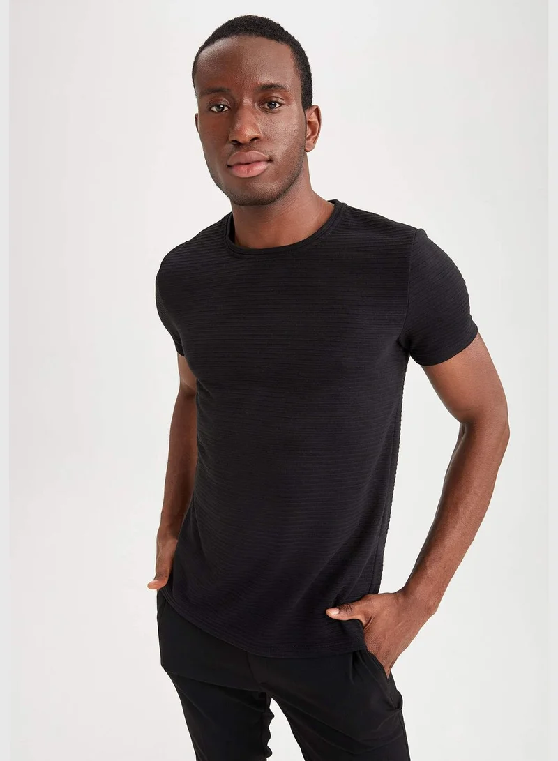 ديفاكتو Short Sleeved Slim Fit Crew Neck Plain T-Shirt