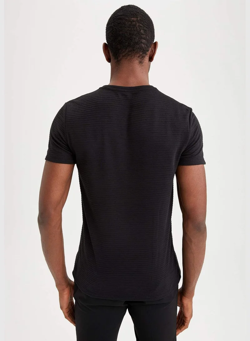 ديفاكتو Short Sleeved Slim Fit Crew Neck Plain T-Shirt