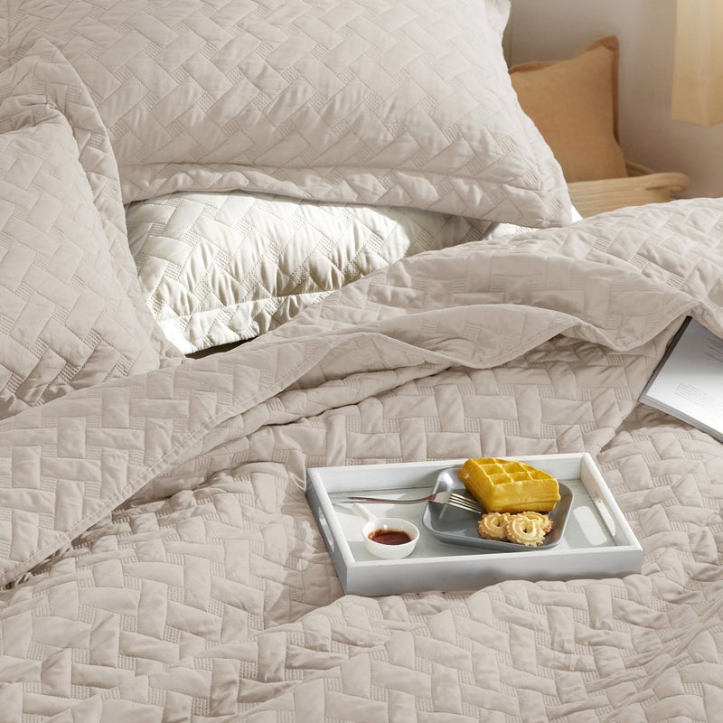 Bedsure Quilts King Size - Lightweight Bedspreads King Size with Basket Weave Pattern, Soft Quilt Bedding Set, Light Beige Comforter Set Coverlet for All Seasons with 2 Pillow Shams (106" x 96") - Image 5