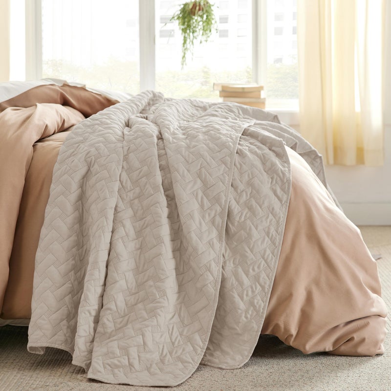 Bedsure Quilts King Size - Lightweight Bedspreads King Size with Basket Weave Pattern, Soft Quilt Bedding Set, Light Beige Comforter Set Coverlet for All Seasons with 2 Pillow Shams (106" x 96") - Image 2