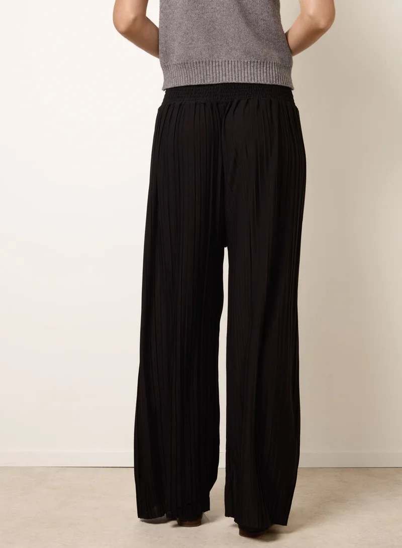 بلو فانيلا Shirred Waist Pleated Wide Leg Trousers