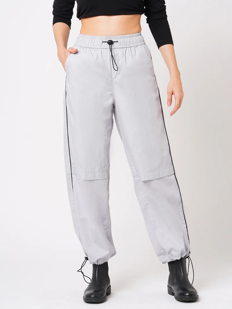Women Loose Fit Mid-Rise Flat Front Cargo Trousers