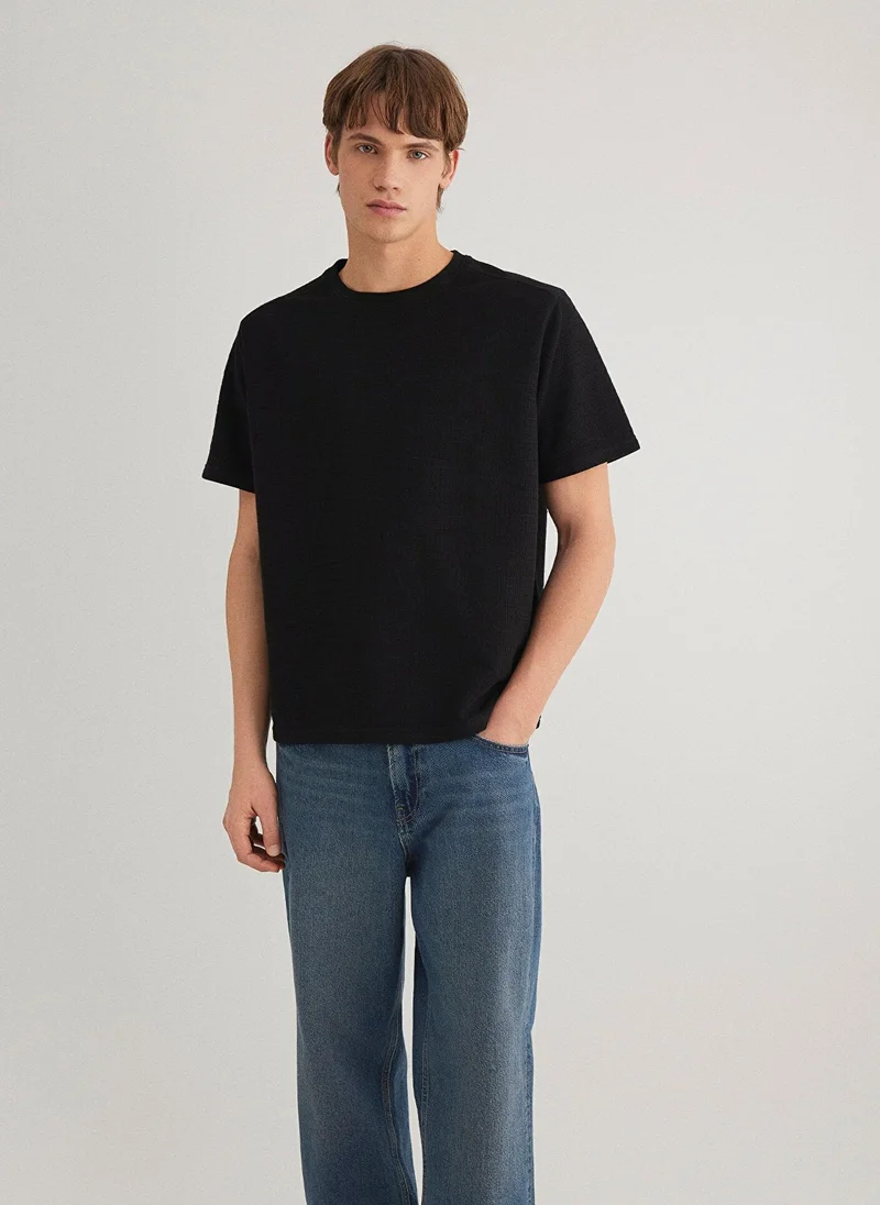 مافي تيشيرت أسود