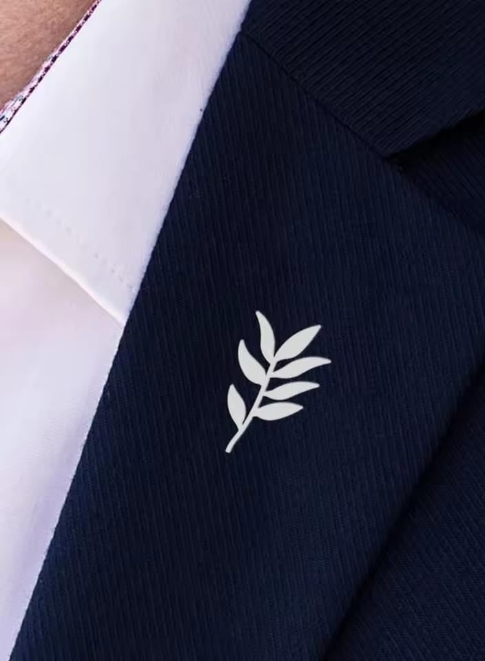 بين أنيق بتصميم راقٍ يضفي لمسة فخامة وتميز على أي إطلالة، مثالي للاستخدام اليومي والهدايا الراقية. - Image 5