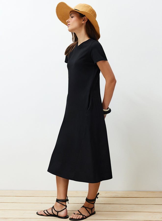 trendyol Black Pocketed Premium Crew Neck A-Line Knitted Midi Dress  - Image 2
