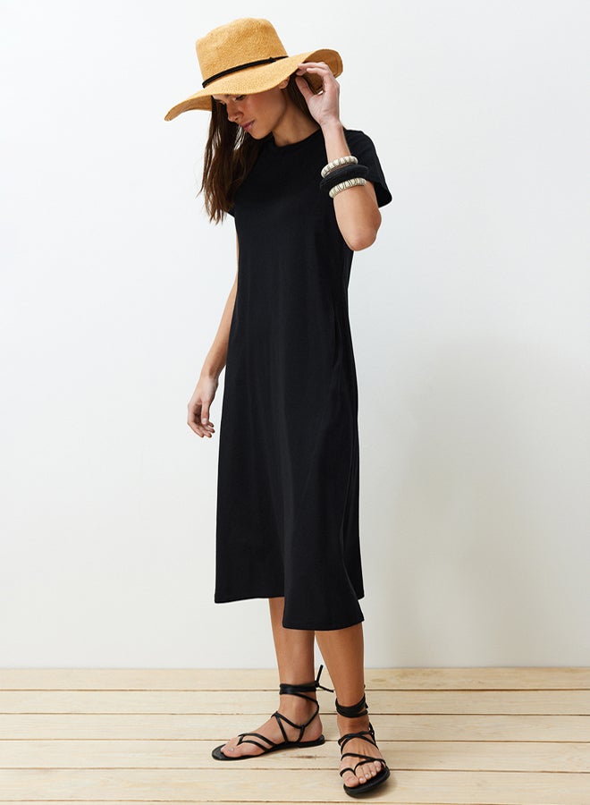 trendyol Black Pocketed Premium Crew Neck A-Line Knitted Midi Dress  - Image 3