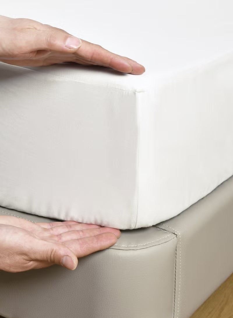 Luxury hotel-style fitted sheet set, plain design with elasticated edges, deep pockets, and pillowcases. 3-piece set, soft, breathable, and cool microfiber, double size 200x200+35cm, white. - Image 3