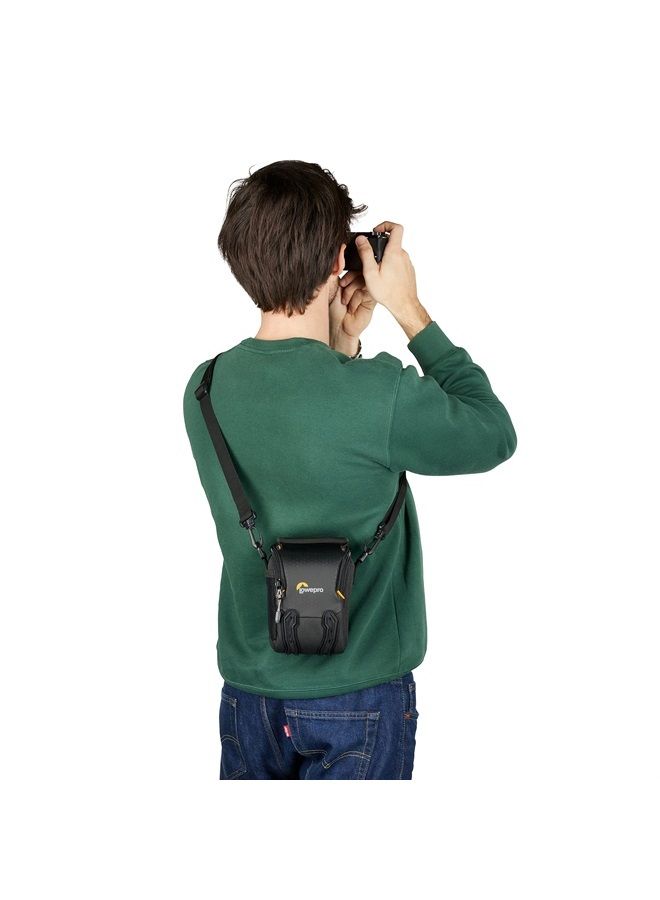 Lowepro حقيبة كاميرا Adventura SH 115 III مع حزام كتف قابل للتعديل/الإزالة، حقيبة ظهر للكاميرا، متوافقة مع كاميرات سوني ألفا 6000، سوداء - Image 3