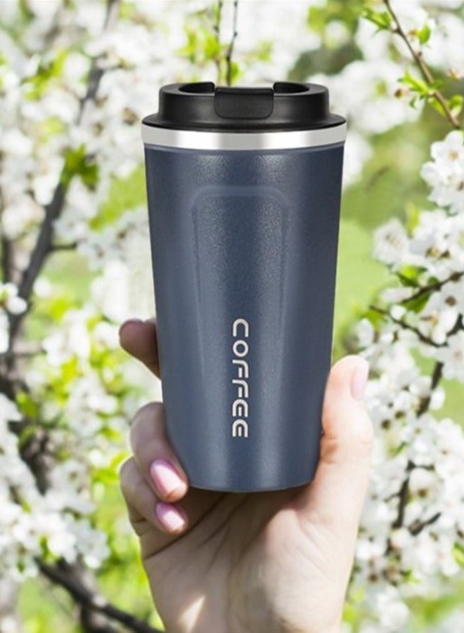 مج و ترمس حراري أصلي بسعة 500 مل، زجاجة حرارية ، ترمس شاي وقهوة يحافظ على الحرارة معزول بتفريغ الهواء من الستانلس ستيل 304، مناسب للسفر والمشروبات الساخنة والباردة، ومثالي للأطفال والرضع. يتميز بتصميم مقاوم للتسرب ويعتبر هدية رائعة للاستخدام في الهواء الطلق، المكتب، المنزل، والرياضة مج قهوة و نسكافيه وكابتشينو وشاي - مج مناسب لمسند السيارة - مج كوفي- عازل بجدار مزدوج من الستانلس ستيل وغطاء قابل للطي للحفاظ على المشروبات باردة وساخنة - كوب حراري معزول بتفريغ الهواء من الستانلس ستيل بجدار مزدوج للشاي والقهوة والسفر مع غطاء قلاب للمشروبات الساخنة والباردة لمدة 6 ساعات - فلاسك حراري - Image 5