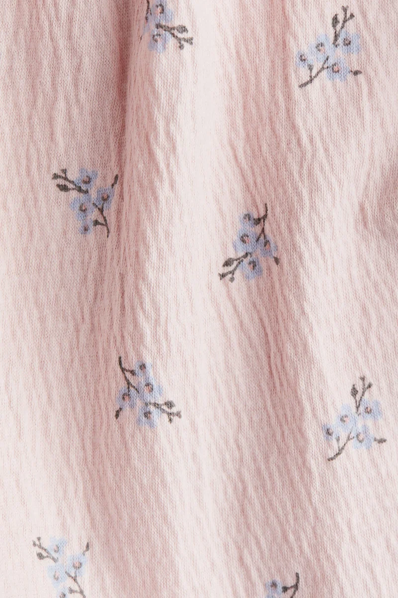 اتش اند ام فستان مزيّن بكشكشة