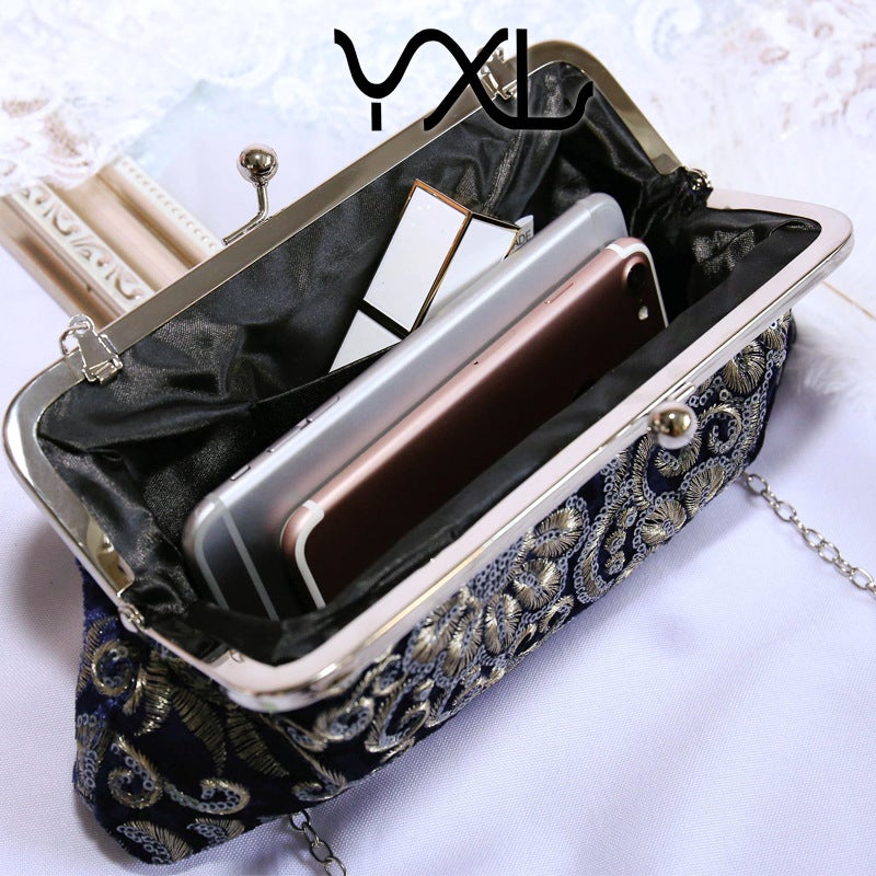 Vintage Sequin Beaded Black Velvet Clutch with Rhinestone Embellishment for Evening and Formal Occasions - Image 5