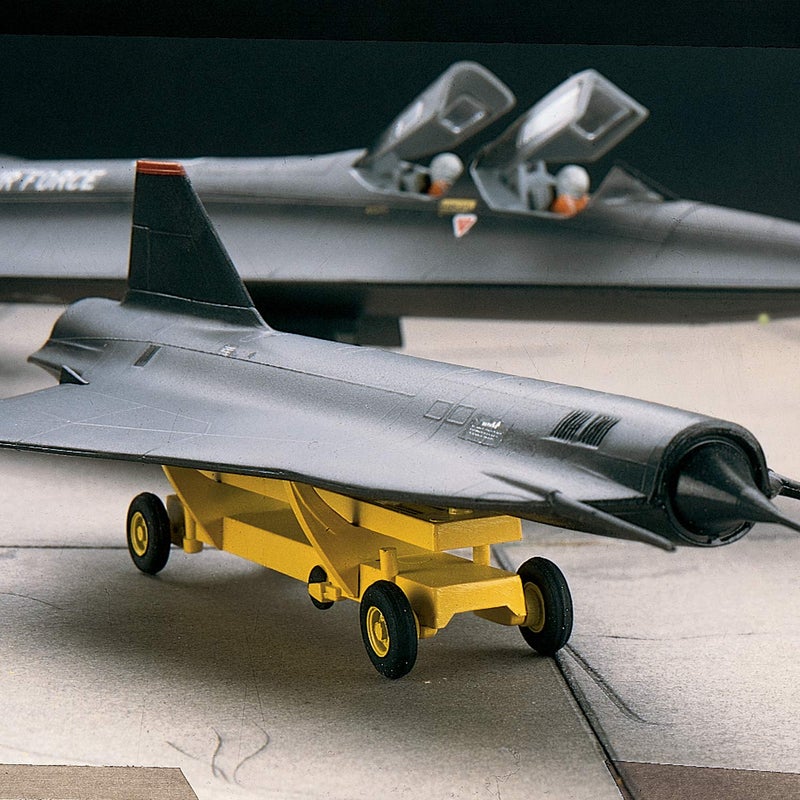 Revell 85-5810 SR-71 Blackbird 1:72 Scale 66-Piece Skill Level 4 Model Airplane Building Kit - Image 4