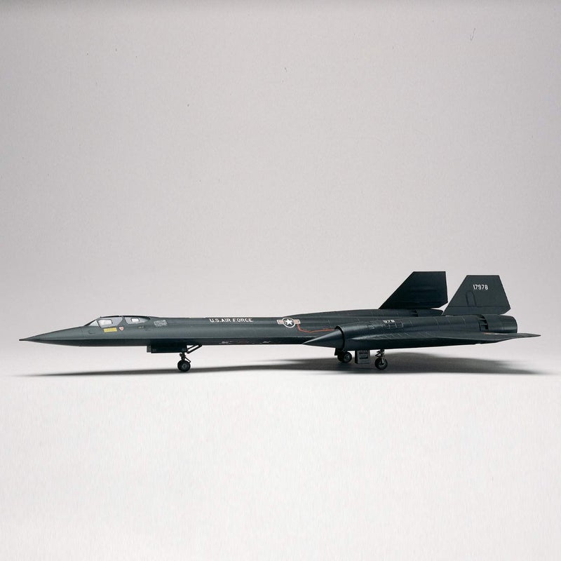 Revell 85-5810 SR-71 Blackbird 1:72 Scale 66-Piece Skill Level 4 Model Airplane Building Kit - Image 2