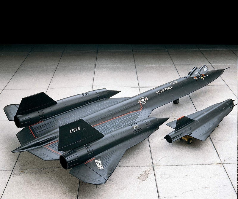 Revell 85-5810 SR-71 Blackbird 1:72 Scale 66-Piece Skill Level 4 Model Airplane Building Kit - Image 3