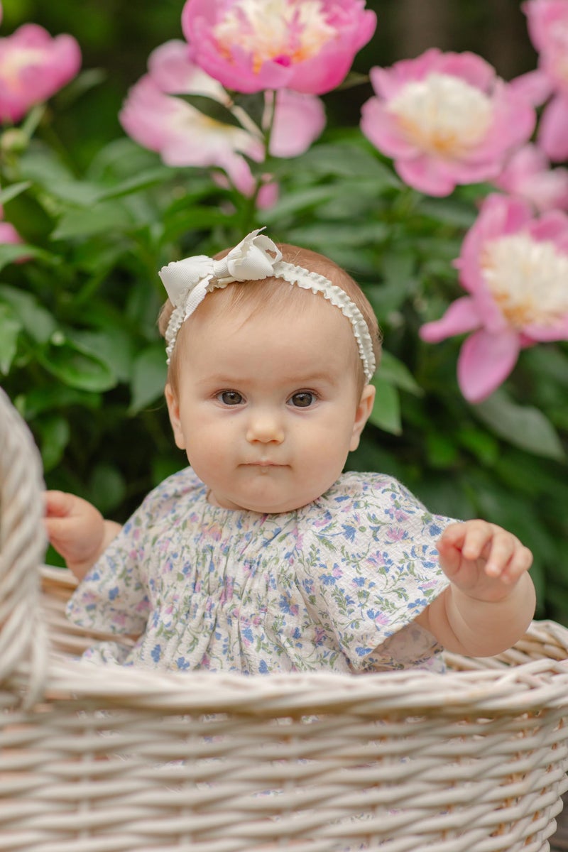 Wee Ones Girls' Classic Grosgrain Hair Bow with Scalloped Edges and Plain Wrap Center on a WeeStay Hair Clip, Mini, Antique White - Image 5