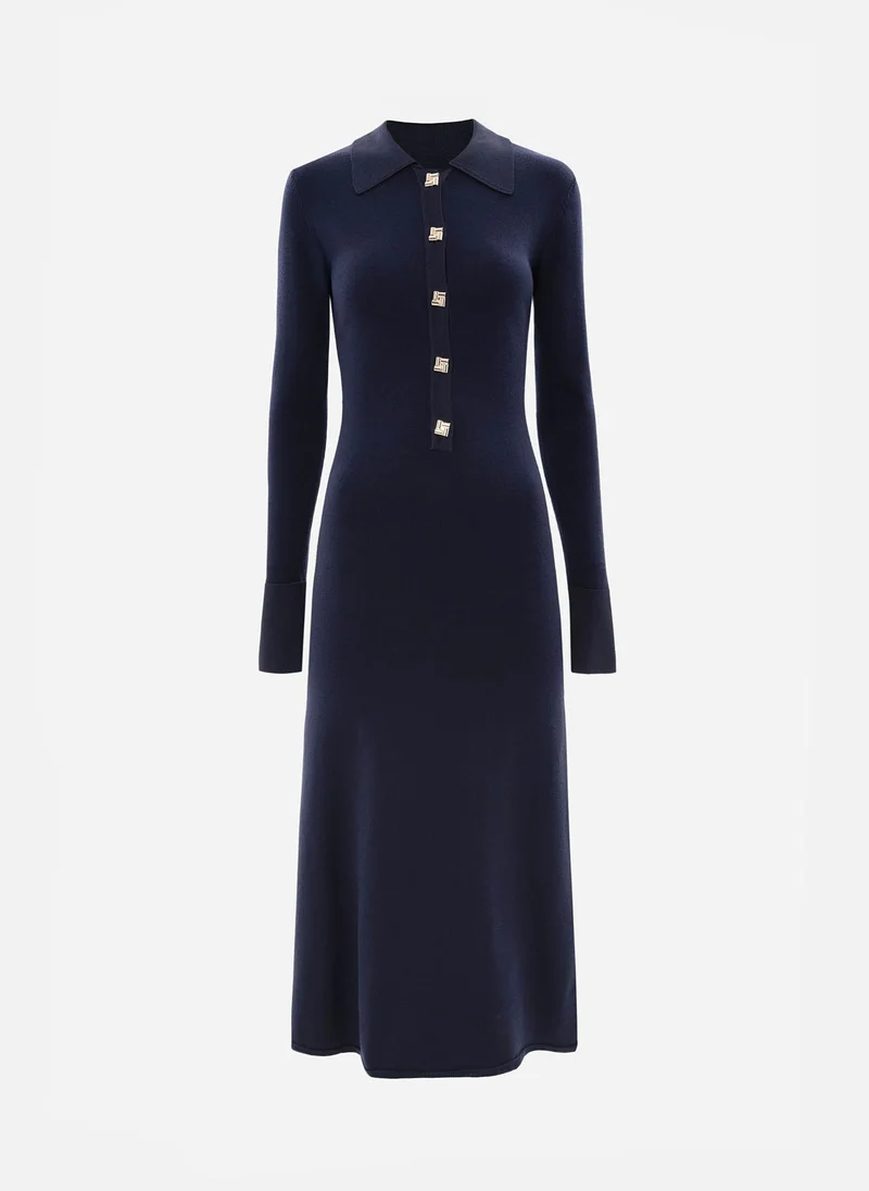 ليتشي فستان جيرسي متوسط ​​الطول بياقة مثلثة وأزرار كبيرة