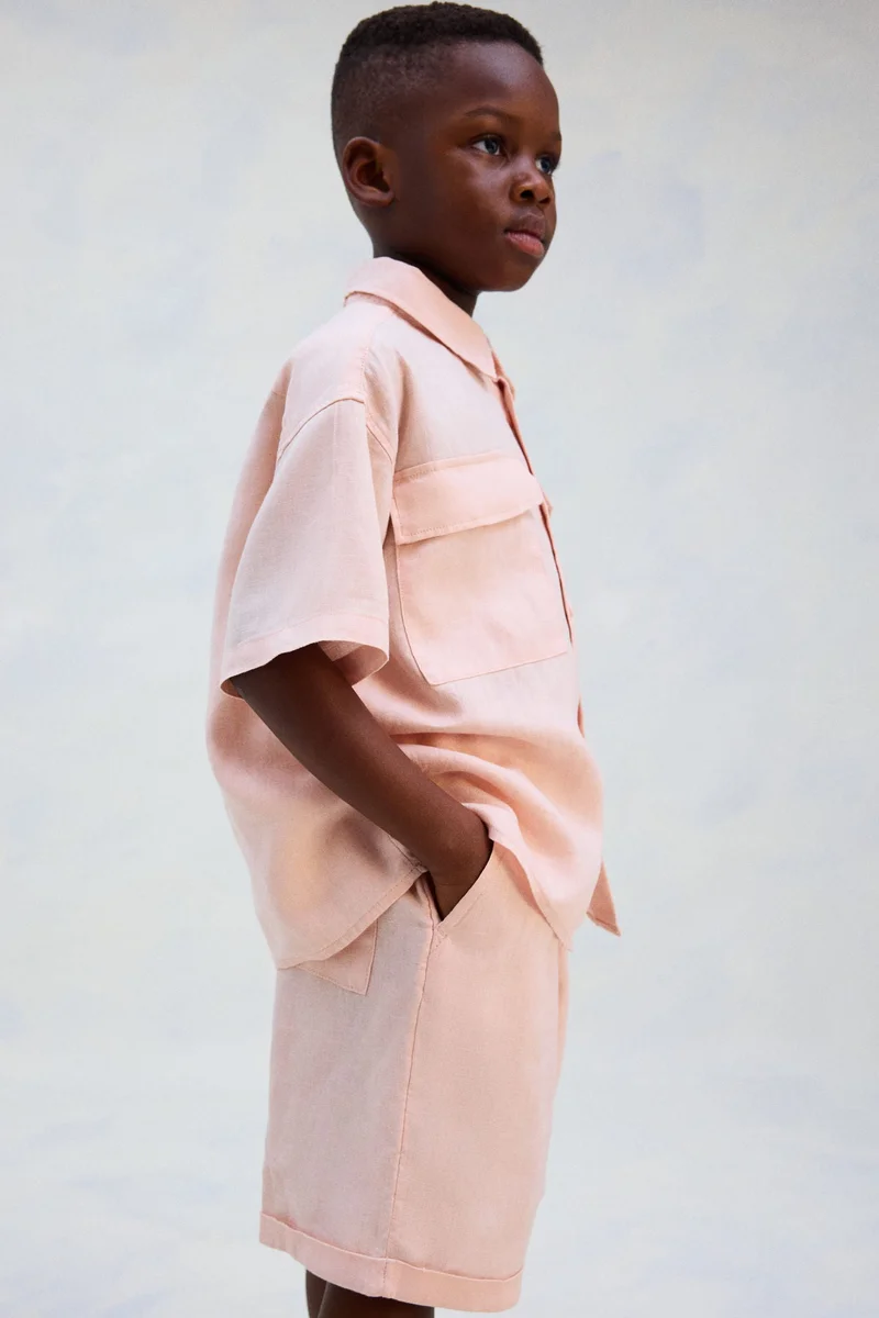 اتش اند ام شورت بطول الركبة من مزيج الكتان