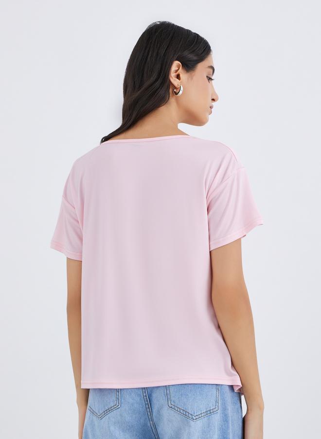 تايك تو تي شيرت وردي بياقة كول، بقصة واسعة - Image 4