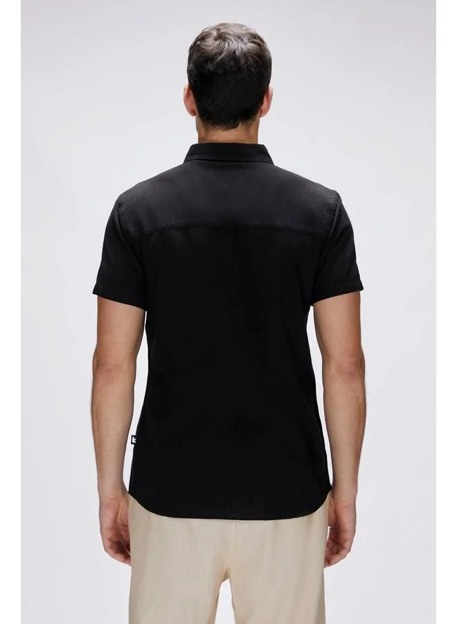 باد بير قميص جرامي أسود قصير الأكمام للرجال.