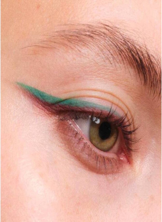 Prada Dimensions Multi-Effect Refillable Eyeshadow Palette 04 6g – Long-Wear Luxury Eye Makeup - Image 4