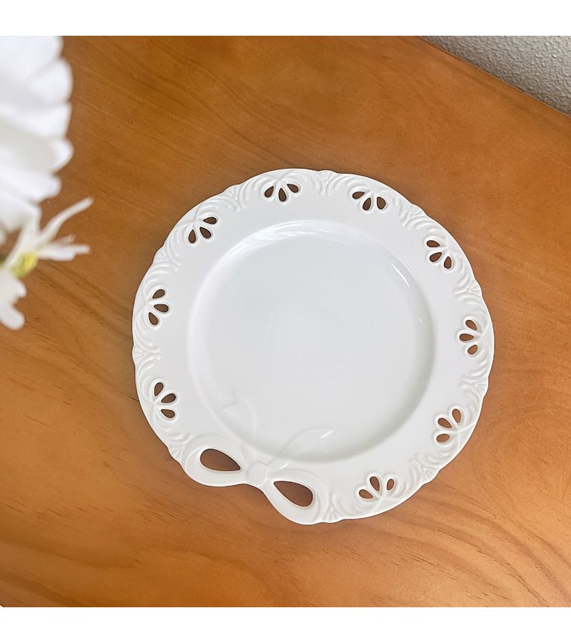 White Bow Cutout Plate Retro Hollowed Out Dessert Cake Plate French Relief Home Dish Western Tableware - Image 1