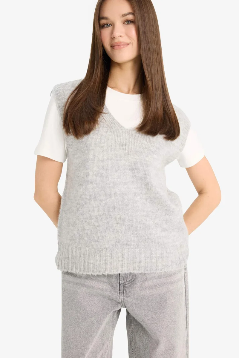 DeFacto Regular Fit V Neck Basic Knit Vest