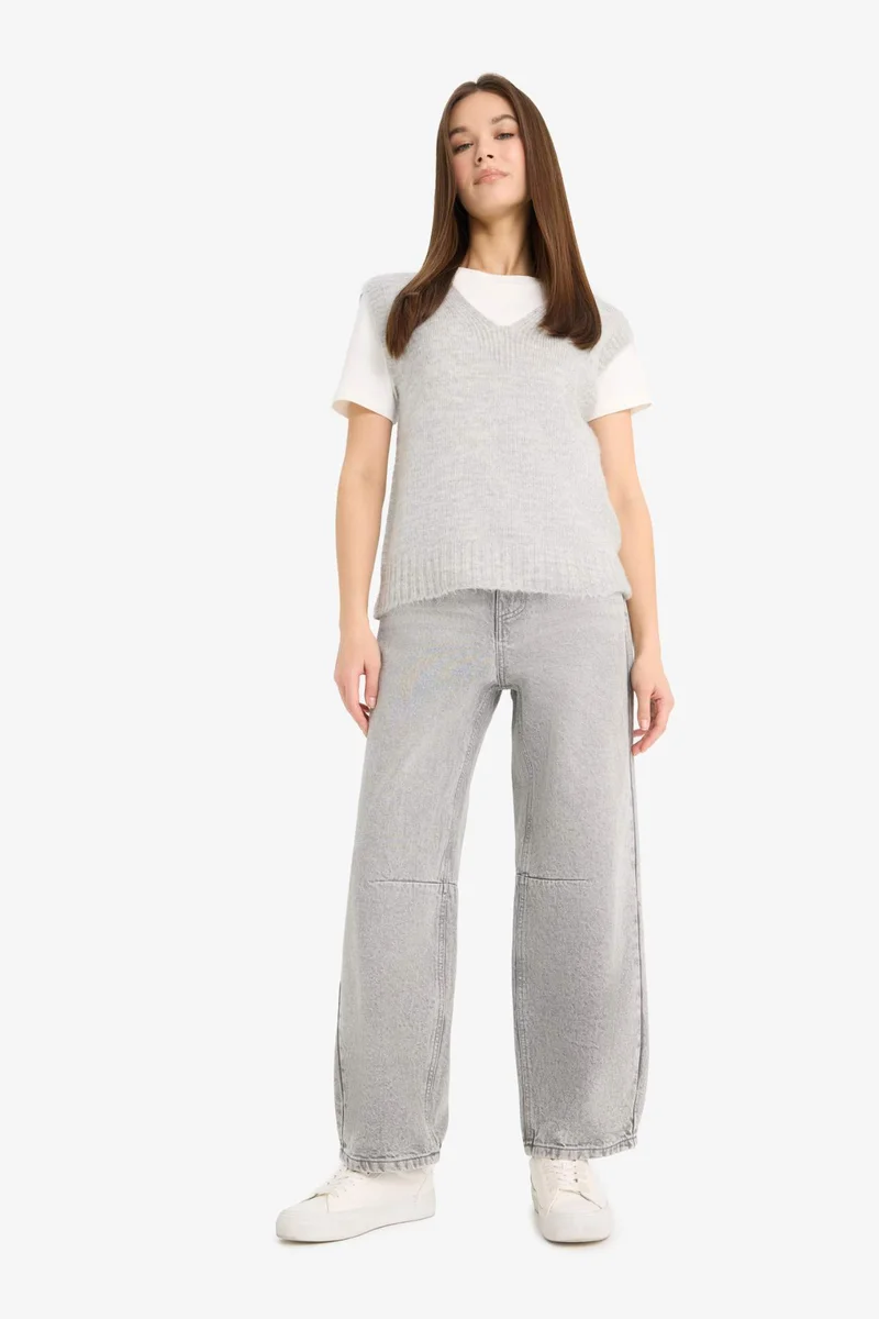 DeFacto Regular Fit V Neck Basic Knit Vest