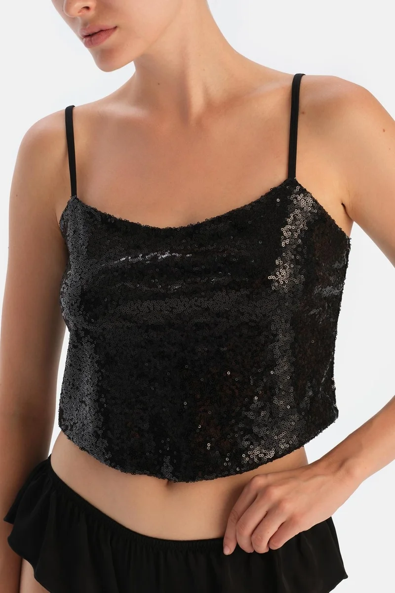 داجي Black Sequined Crop Top