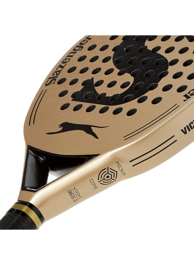 سلازنجر مضرب بادل سلازنجر تشالنج رقم 1 قطرة 18K كاربون - لون ذهبي (روي جولد) | مضرب بادل قوي الشكل الهجين بقلب EVA متوسط الصلابة وأخاديد بانثر للدوران النخبوي | للاعبين المحترفين - Image 3