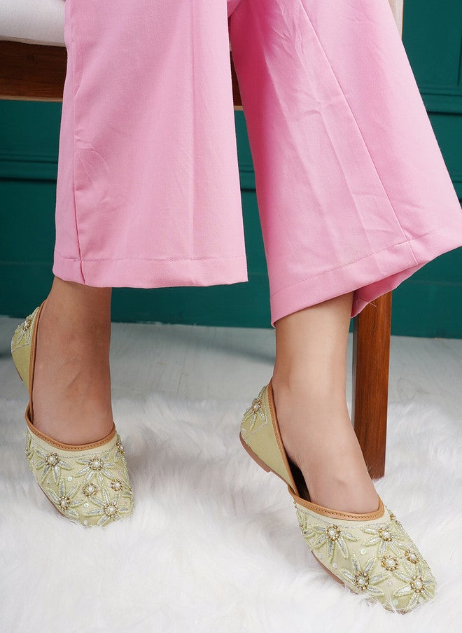 She Zone أحذية موجاريس مسطحة مزينة باللون الأخضر للنساء - Image 1