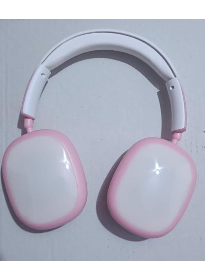 سماعة رأس لاسلكية B25 تتميز السماعة بإضاءة RGB متعددة الألوان تمنحها مظهرًا عصريًا، مع تصميم مريح قابل للطي للاستخدام الطويل. تعمل بتقنية Bluetooth لتوصيل سريع ومستقر مع إمكانية الاستخدام بسلك AUX في أي وقت. تحتوي على ميكروفون مدمج لإجراء المكالمات بجودة عالية، وأزرار جانبية للتحكم في الصوت والتشغيل.