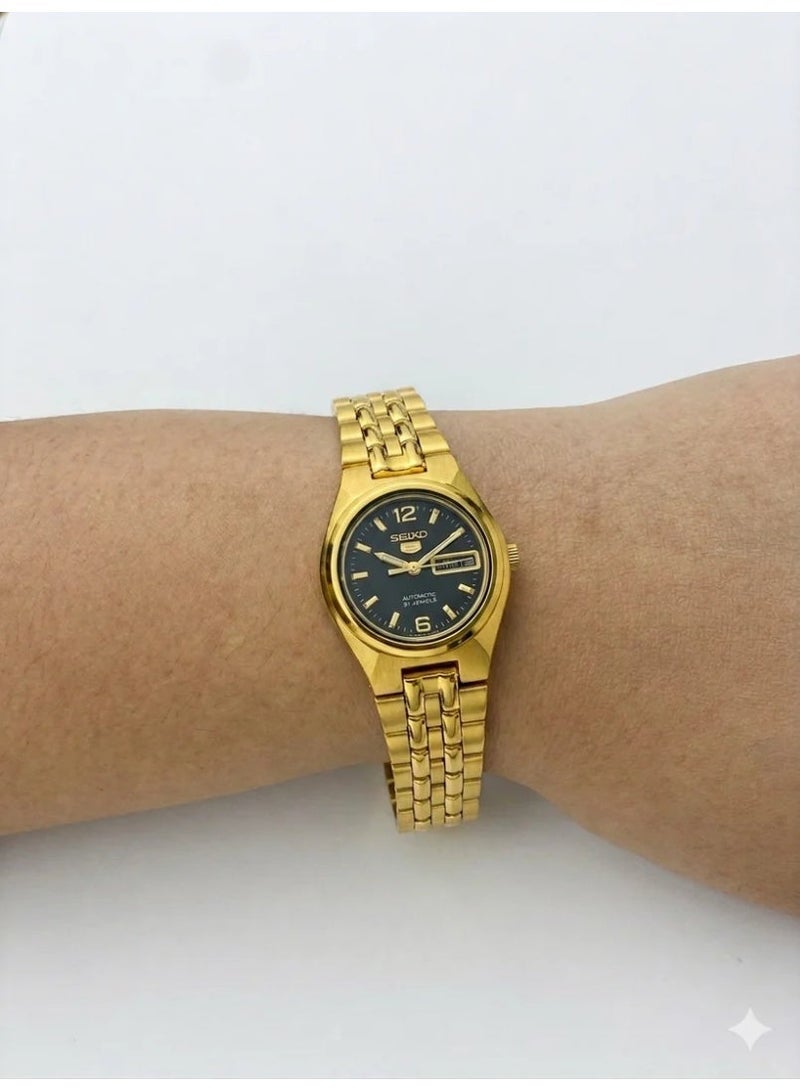 Seiko 5 سايكو SYMK38K1 ساعة أوتوماتيكية للنساء بقرص أسود وسوار من الفولاذ المقاوم للصدأ - Image 3
