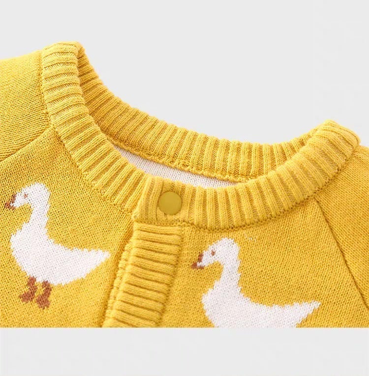 Premium Duck-Themed Baby Gift Set – 8-Piece Newborn Hamper with Travel Suitcase, Soft Cotton Outfits, Bucket Hat u0026 Plush Toy – Ideal 1st Birthday u0026 Baby Shower Gift for Boys u0026 Girls - Image 5