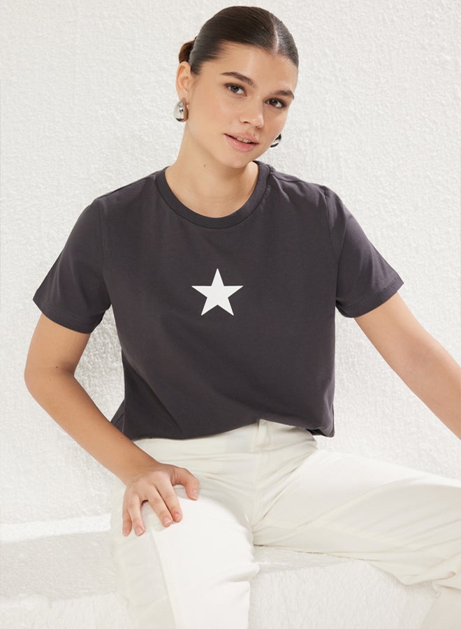 trendyol Anthracite 100% Cotton Star Printed Regular/Normal Pattern Crew Neck Knitted T-Shirt - Image 1
