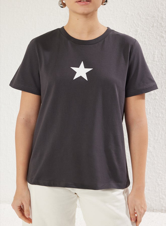 trendyol Anthracite 100% Cotton Star Printed Regular/Normal Pattern Crew Neck Knitted T-Shirt - Image 3