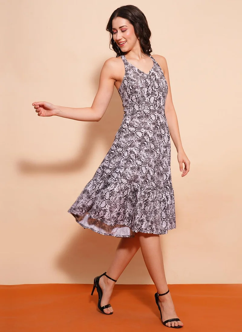 جلو باص فستان جلوبس نسائي مطبوع بياقة هالتر بقصة واسعة