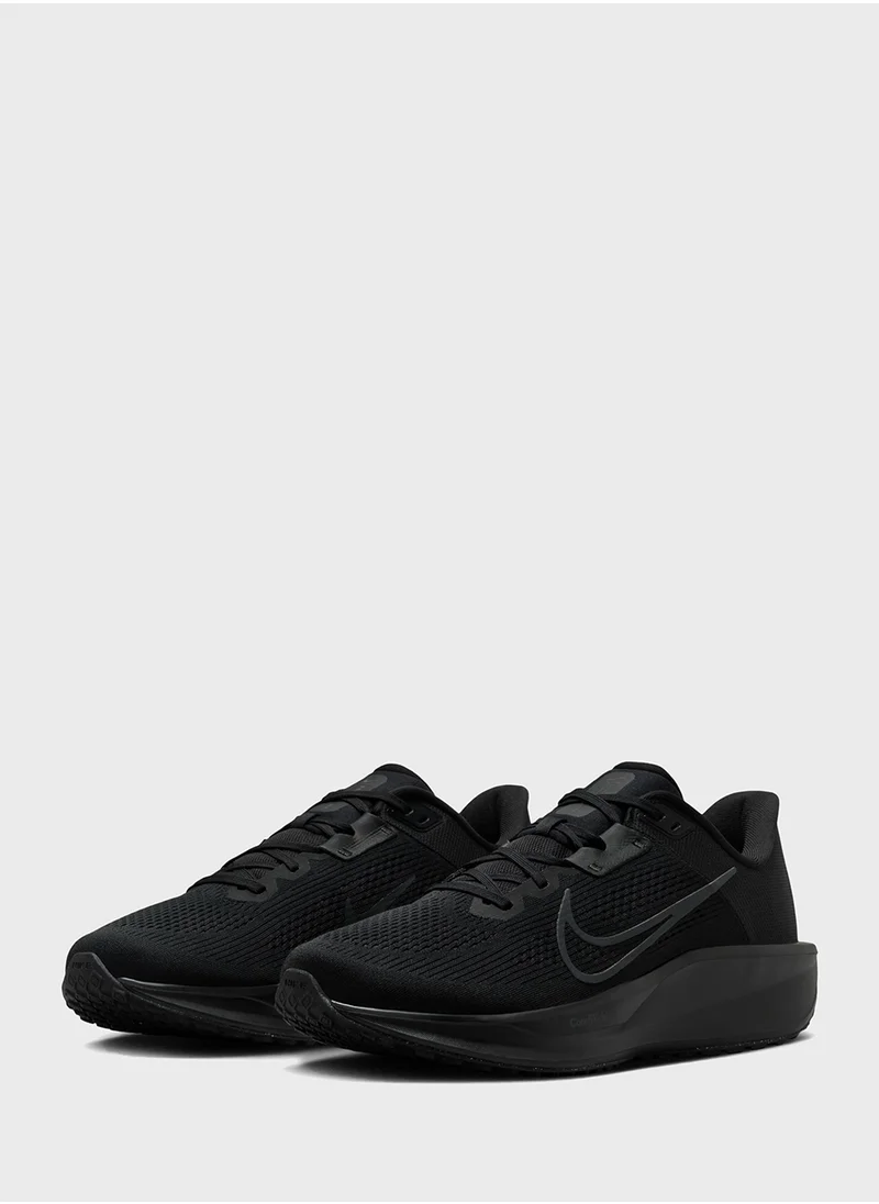 Nike NIKE QUEST 6