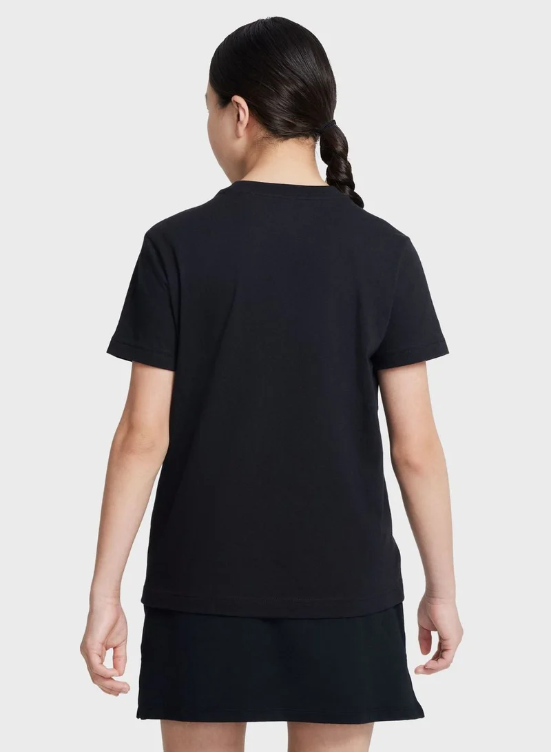 نايكي تيشيرت كلوب بوي للشباب من نايكي سبورتس وير