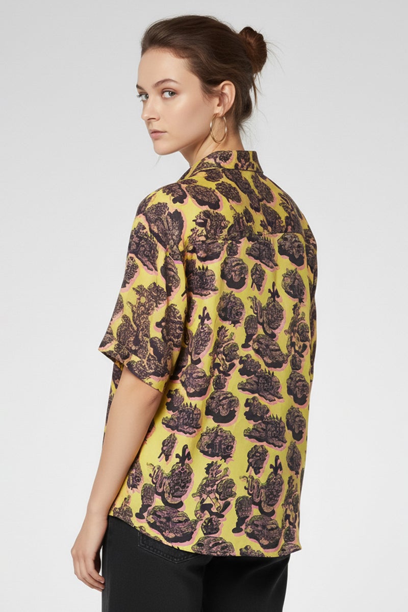STELLA MCCARTNEY قميص نسائي بأزرار عريضة وأكمام قصيرة بطبعة متعددة الألوان - Image 4