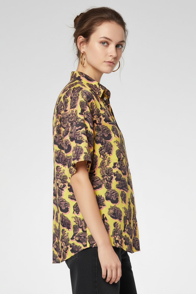 STELLA MCCARTNEY قميص نسائي بأزرار عريضة وأكمام قصيرة بطبعة متعددة الألوان - Image 3