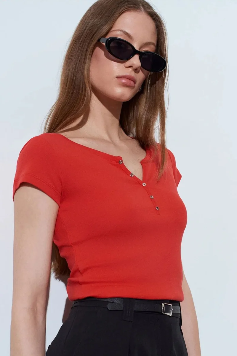 DILVIN Women's Slim Fit Cotton U-Neck T-Shirt