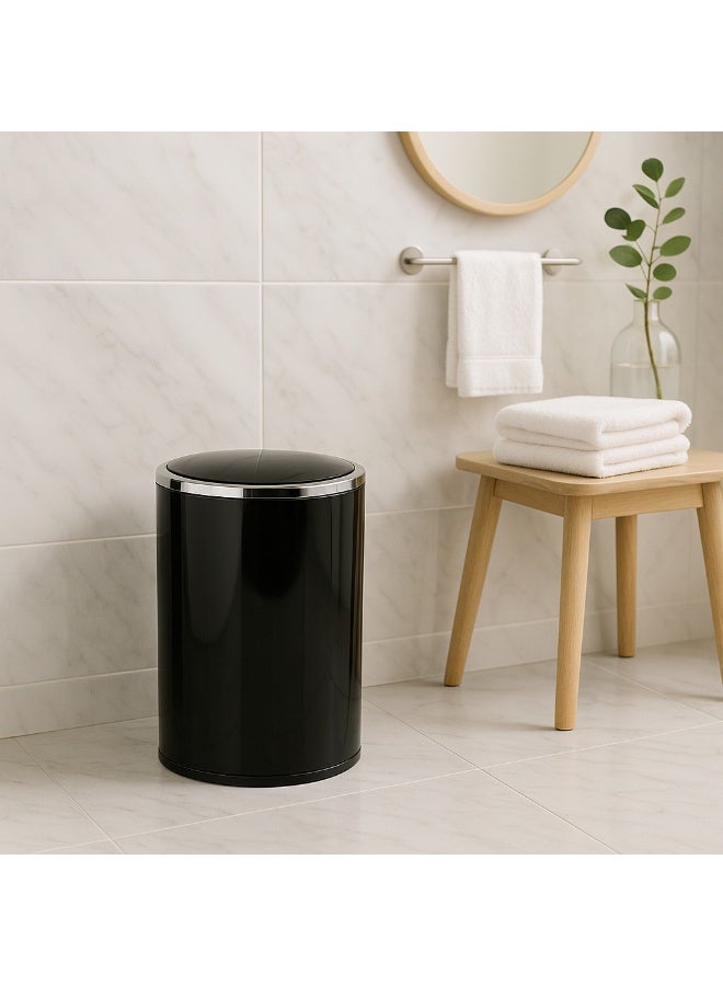 بريمانوفا سلة مهملات أكريليك سعة 6 لتر بغطاء متأرجح مع هيكل معدني فضي – سلة قمامة داخلية مدمجة للحمام وغرفة النوم والمكتب والمطبخ (أسود) - Image 2