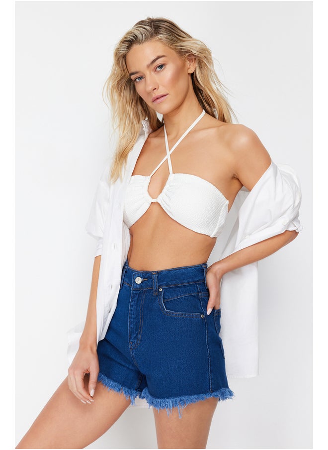 trendyol شورت جينز وبرمودا من قماش الدنيم الأزرق 100% قطن TBESS22SR0395  - Image 2