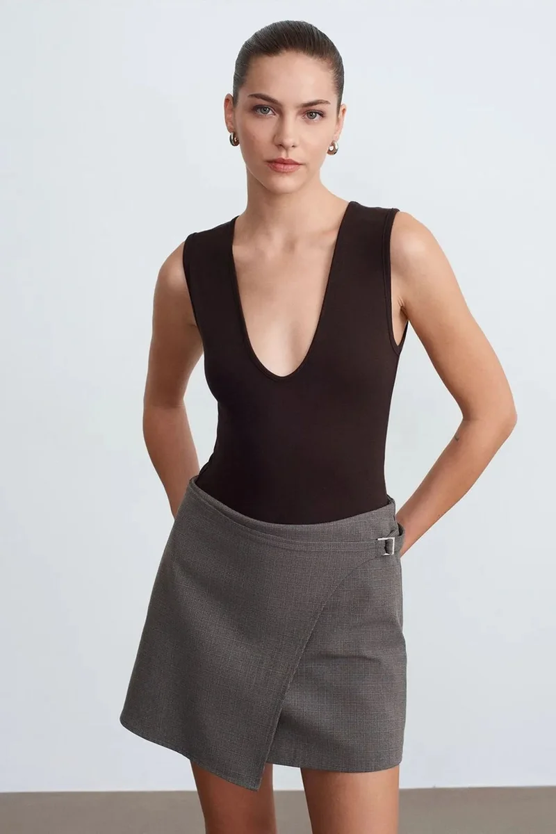 DILVIN Sleeveless Slim-Fit U-Neck Bodysuit