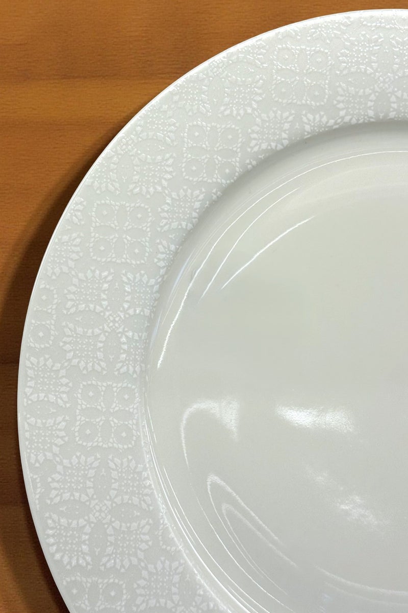 تراست طقم عشاء من البورسلين مكوّن من 16 قطعة باللون الأبيض؛ 4 قطع أطباق عشاء مقاس 27 سم، 4 قطع أطباق شوربة مقاس 22 سم، 4 قطع أطباق جانبية مقاس 20.5 سم، 4 قطع سلطانية مقاس 14 سم. - Image 3