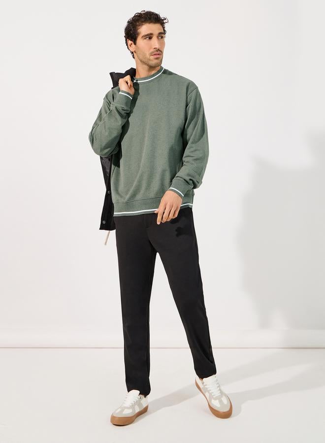 ستايلي سويت شيرت بقصة مريحة وياقة بتفاصيل مضلعة - Image 2